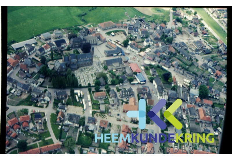 Luchtfoto Oud Lobith Markt- Tuinstraat-dorpsdijk -nieuwstad- smidstraat tolhuisstraat Coll. G.B. Janssen
